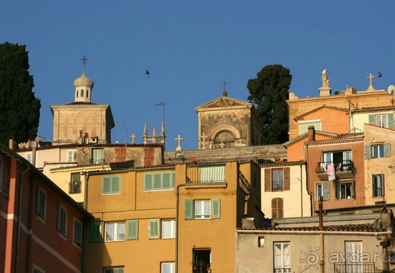 Церковь Пресвятой Богородицы и Николая Чудотворца, построенная по инициативе великой княжны Анастасии, внучки Николая I, в 1892 году.