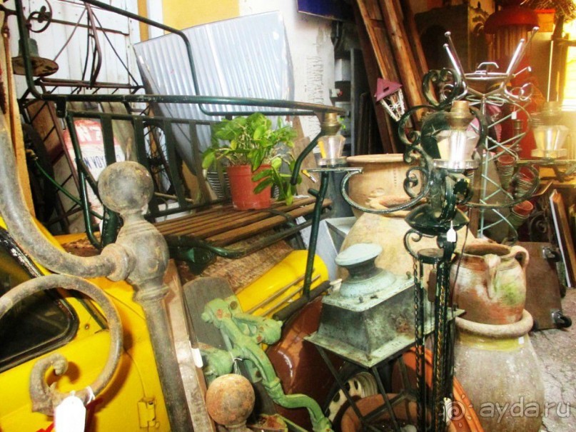 Цены совсем не копеечные, но всегда можно поторговаться.