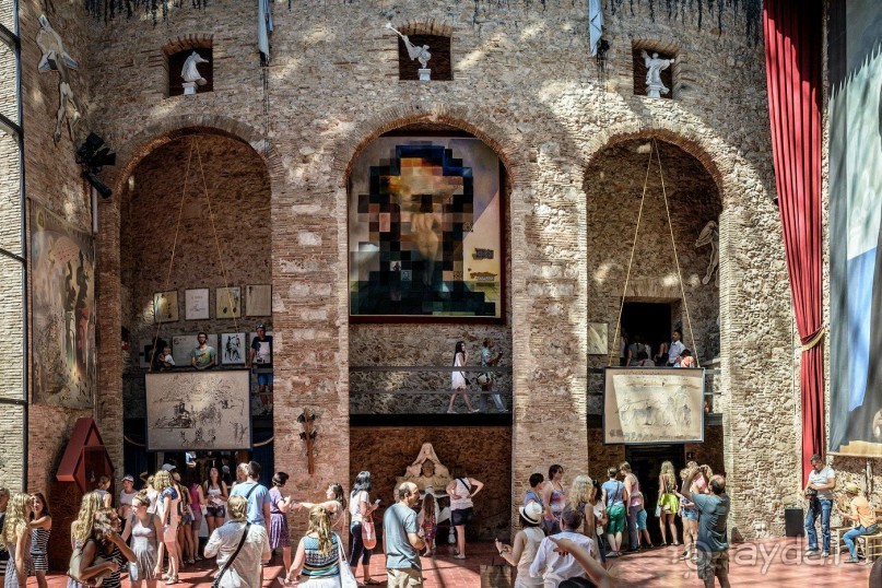 Самостоятельно по Португалии и Испании. Ч.5 - Испания. Фигерас, музей Дали.