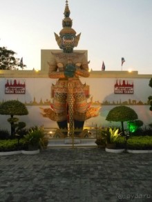 Паттайя. Парк миниатюр Мини Сиам.  Самое лучшее время для посещения парка - на закате, когда включаются подсветки.