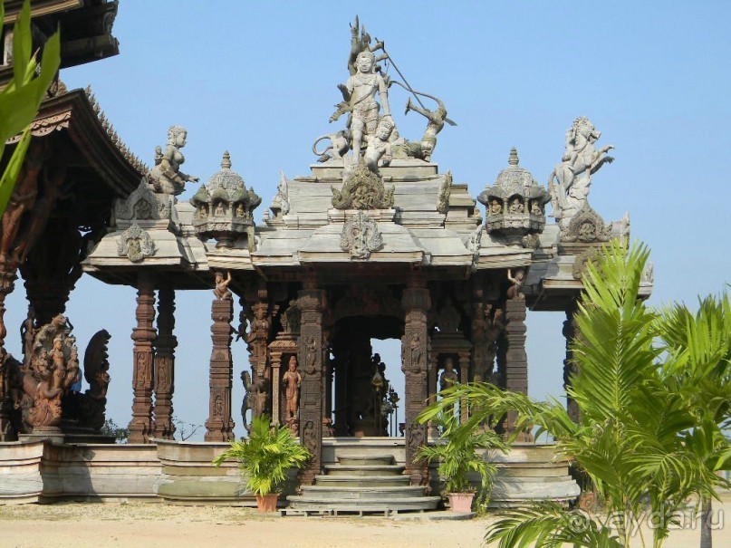 Храм Истины.  Паттайя.