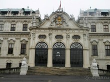 Сегодня в двух дворцах комплекса Бельведер представлены выдающиеся работы австрийских художников, известные полотна французских импрессионистов, произведения в стиле бидермейера и историзма, творения скульпторов XIX–XX вв.