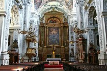 Фрески центрального нефа Маттиаса Раухмиллера (автора знаменитой «Чумной колонны»)(XVII в.),