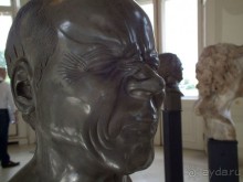 На втором этаже выставлены романтические и городские пейзажи Гауэрманна, фон Швинда, Штифтера, фон Альта; портреты работы фон Амерлинга; произведения в стиле бидермейера и историзма.