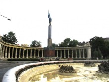 Этот памятник в честь советских солдат, принимавших участие в освобождении Австрии от фашистов весной 1945 года, был воздвигнут на площади Шварценбергплатц в Вене сразу по окончании II мировой войны. На высоком постаменте установлена фигура солдата с автоматом и знаменем в руках. В основании памятника — табличка с именами и фамилиями солдат, погибших на австрийской земле.

Памятник советским воинам — знак признательности австрийцев солдатам, спасшим от окончательного разрушения многие исторические и архитектурные памятники Вены, и отдавшим жизни за один из красивейших городов Европы.