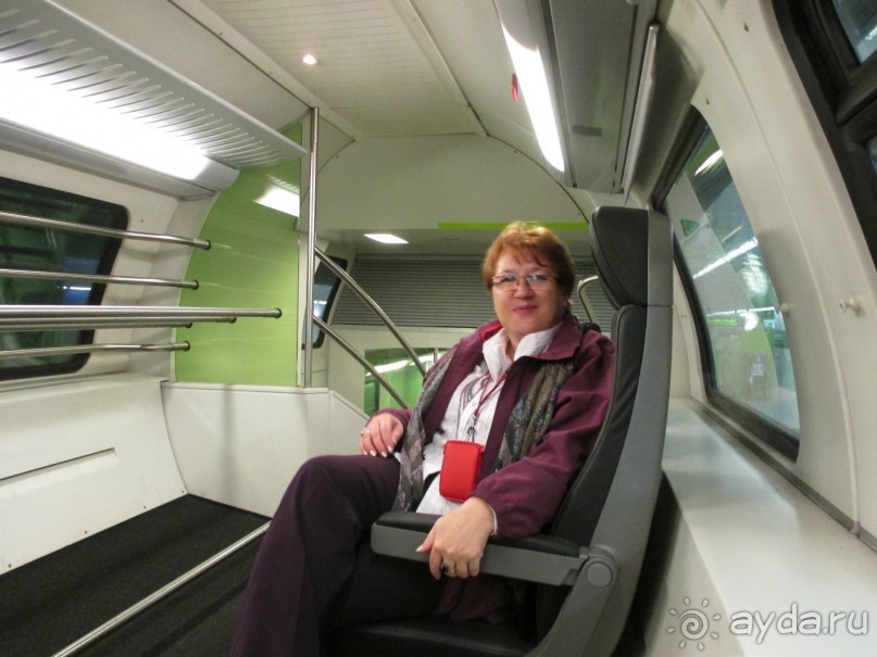 Очень комфортный двухэтажный поезд и мы на втором этаже.