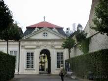 Дворцово-парковый комплекс Бельведер.   Этот музей открылся в 1903 году, под названием «Современная галерея». Художники из объединения Сецессион решили представить венцам мир современного искусства. В дар галерее тогда были переданы живописные и скульптурные произведения XIX – начала XX столетия.