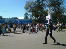 Шествие военных оркестров-участников фестиваля "Спасская башня" по центральной аллее ВДНХ.