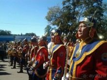 Шествие военных оркестров-участников фестиваля "Спасская башня" по центральной аллее ВДНХ.