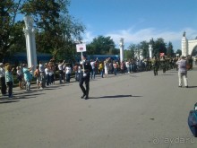 Шествие военных оркестров-участников фестиваля "Спасская башня" по центральной аллее ВДНХ.
