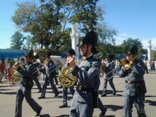 Шествие военных оркестров-участников фестиваля "Спасская башня" по центральной аллее ВДНХ.