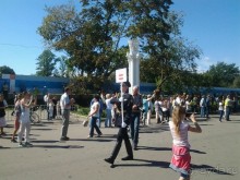 Шествие военных оркестров-участников фестиваля "Спасская башня" по центральной аллее ВДНХ.