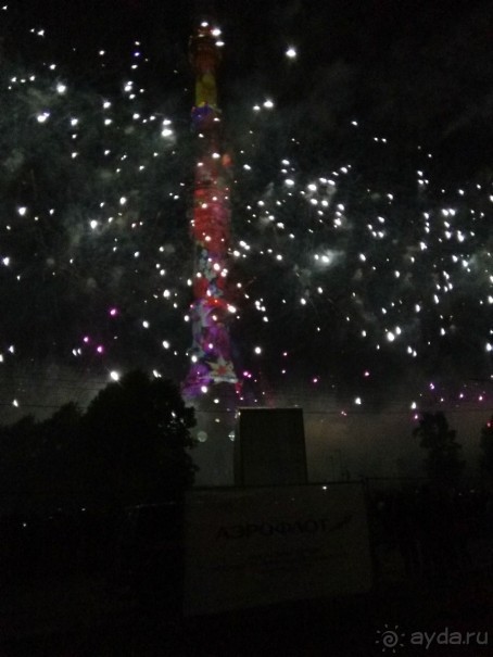 «Круг света» озарил Москву: в Останкине устроили красочное шоу с салютом