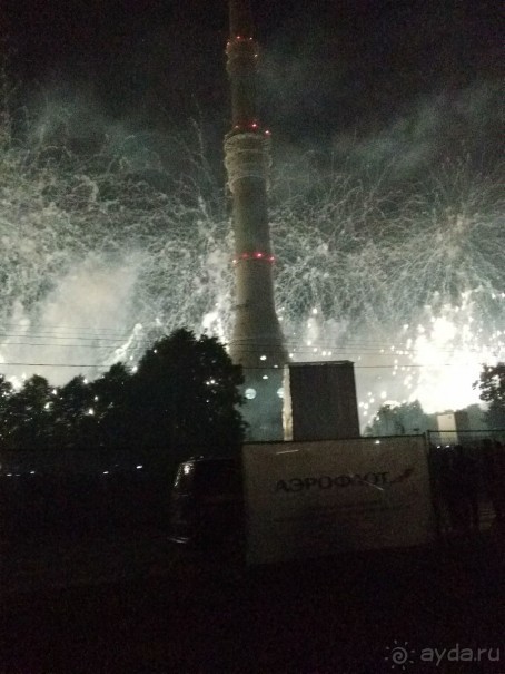 «Круг света» озарил Москву: в Останкине устроили красочное шоу с салютом