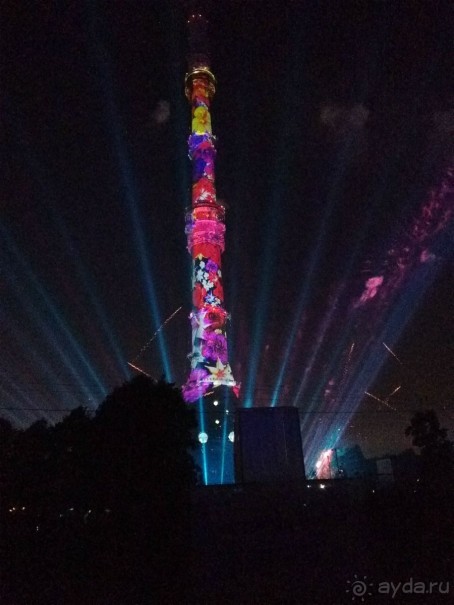 «Круг света» озарил Москву: в Останкине устроили красочное шоу с салютом