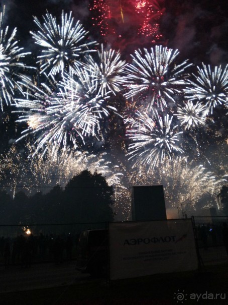 «Круг света» озарил Москву: в Останкине устроили красочное шоу с салютом