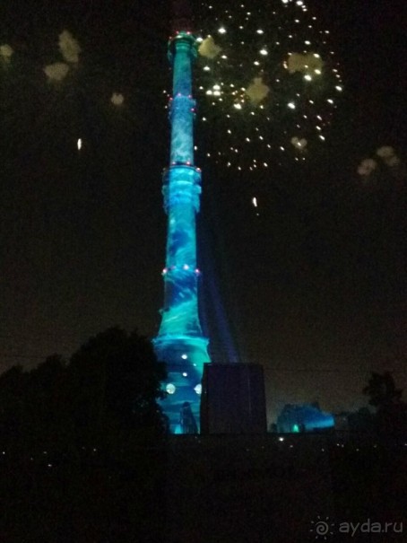 «Круг света» озарил Москву: в Останкине устроили красочное шоу с салютом