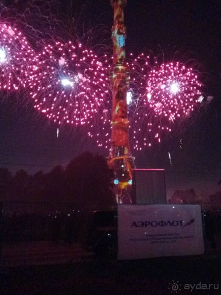 «Круг света» озарил Москву: в Останкине устроили красочное шоу с салютом