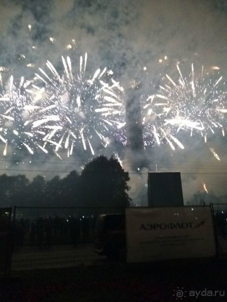 «Круг света» озарил Москву: в Останкине устроили красочное шоу с салютом