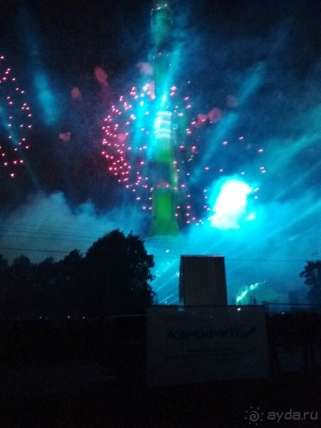 «Круг света» озарил Москву: в Останкине устроили красочное шоу с салютом