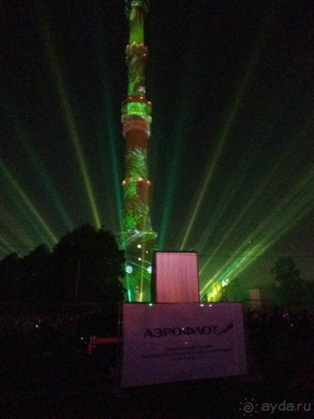 «Круг света» озарил Москву: в Останкине устроили красочное шоу с салютом