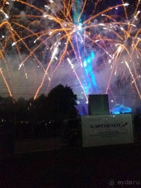 «Круг света» озарил Москву: в Останкине устроили красочное шоу с салютом