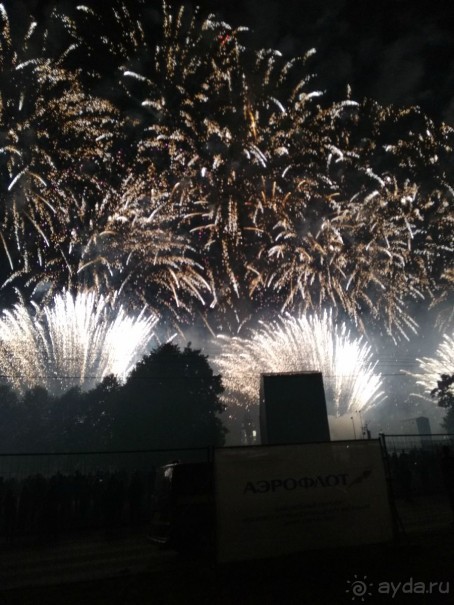 «Круг света» озарил Москву: в Останкине устроили красочное шоу с салютом