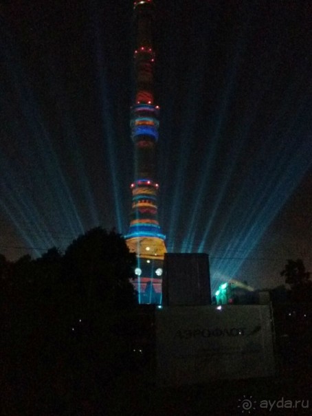 «Круг света» озарил Москву: в Останкине устроили красочное шоу с салютом