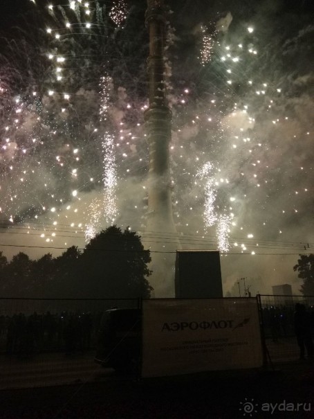 «Круг света» озарил Москву: в Останкине устроили красочное шоу с салютом