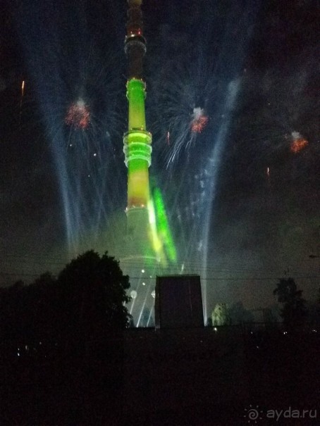«Круг света» озарил Москву: в Останкине устроили красочное шоу с салютом