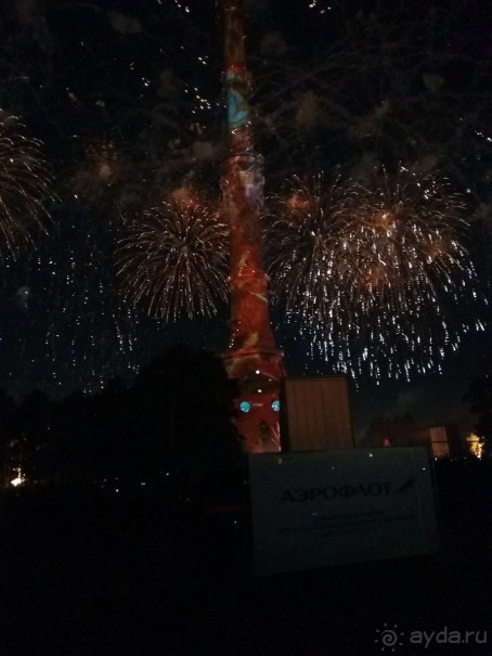 «Круг света» озарил Москву: в Останкине устроили красочное шоу с салютом