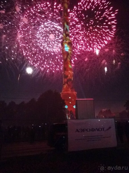 «Круг света» озарил Москву: в Останкине устроили красочное шоу с салютом