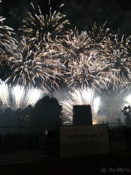 «Круг света» озарил Москву: в Останкине устроили красочное шоу с салютом