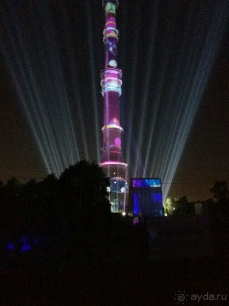 «Круг света» озарил Москву: в Останкине устроили красочное шоу с салютом