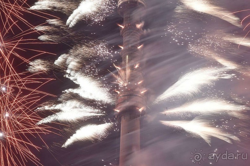 «Круг света» озарил Москву: в Останкине устроили красочное шоу с салютом