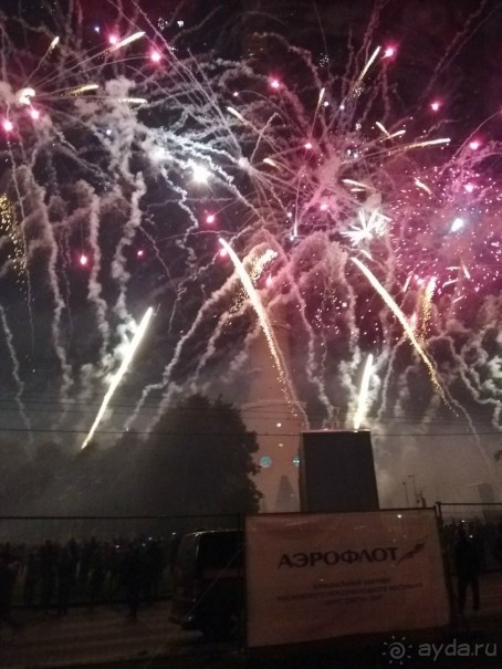 «Круг света» озарил Москву: в Останкине устроили красочное шоу с салютом