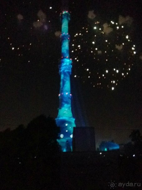 «Круг света» озарил Москву: в Останкине устроили красочное шоу с салютом