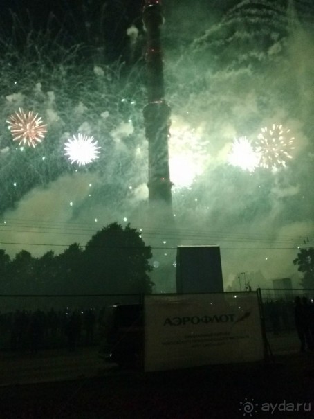 «Круг света» озарил Москву: в Останкине устроили красочное шоу с салютом