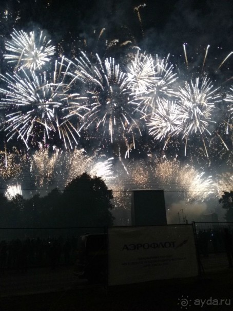 «Круг света» озарил Москву: в Останкине устроили красочное шоу с салютом