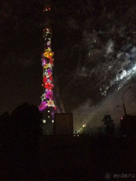 «Круг света» озарил Москву: в Останкине устроили красочное шоу с салютом