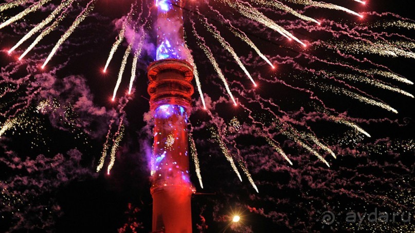 «Круг света» озарил Москву: в Останкине устроили красочное шоу с салютом
