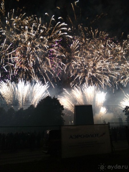 «Круг света» озарил Москву: в Останкине устроили красочное шоу с салютом