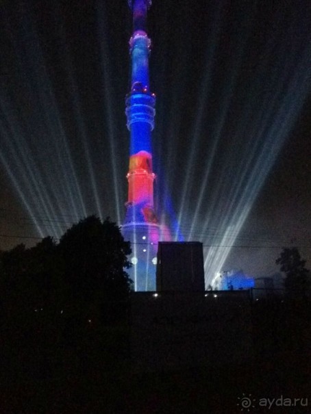 «Круг света» озарил Москву: в Останкине устроили красочное шоу с салютом