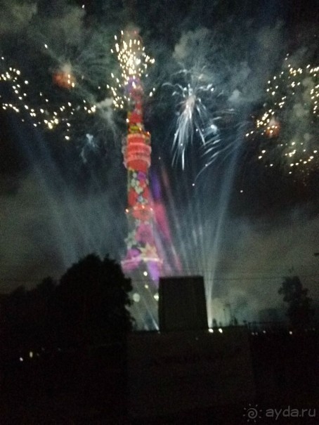 «Круг света» озарил Москву: в Останкине устроили красочное шоу с салютом