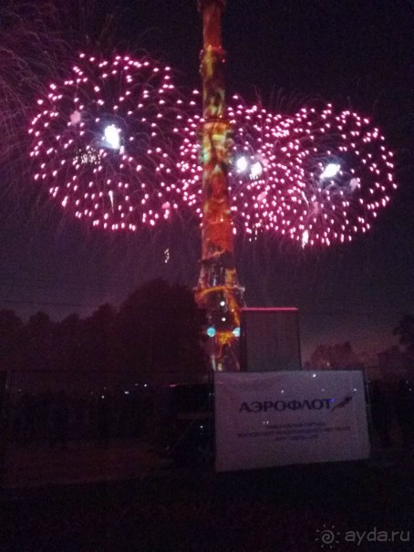 «Круг света» озарил Москву: в Останкине устроили красочное шоу с салютом