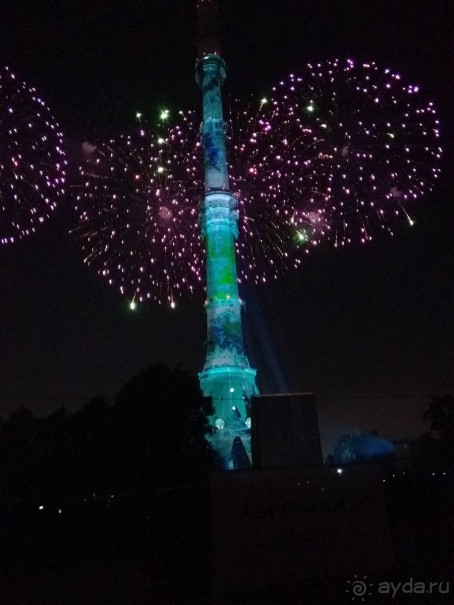 «Круг света» озарил Москву: в Останкине устроили красочное шоу с салютом