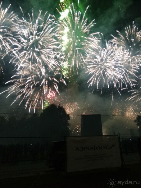 «Круг света» озарил Москву: в Останкине устроили красочное шоу с салютом