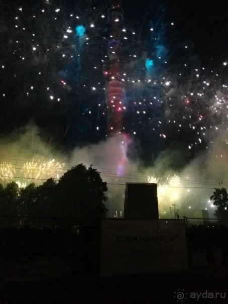 «Круг света» озарил Москву: в Останкине устроили красочное шоу с салютом