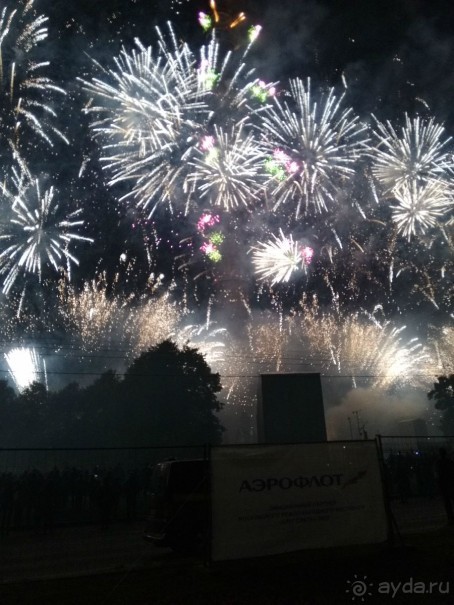 «Круг света» озарил Москву: в Останкине устроили красочное шоу с салютом