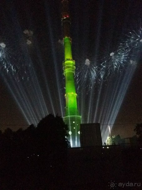 «Круг света» озарил Москву: в Останкине устроили красочное шоу с салютом